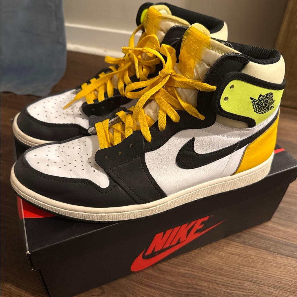 Nike Air Jordan 1 Volt Gold